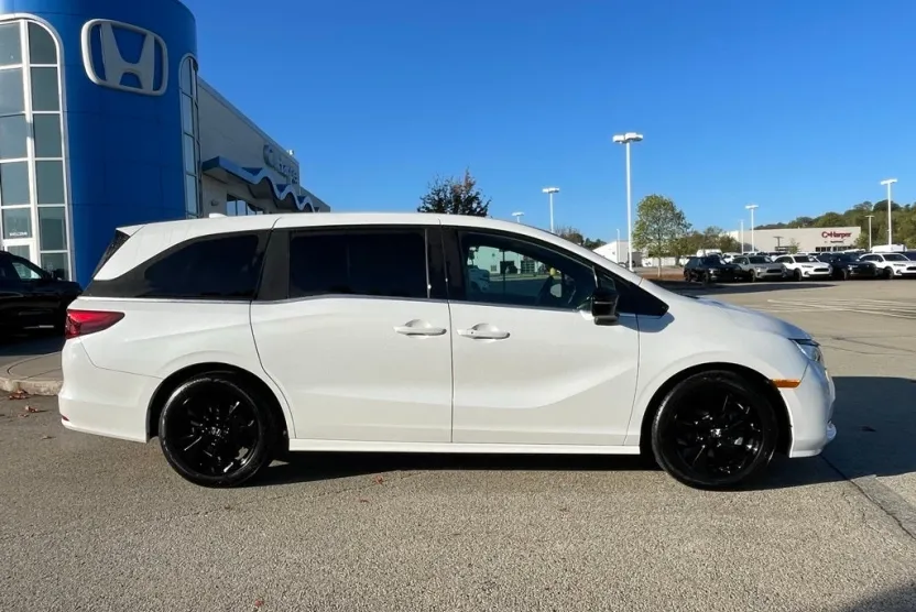 2023 Honda Odyssey Sport photo 1