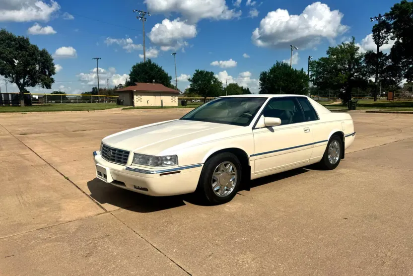 2001 Cadillac Eldorado photo 1