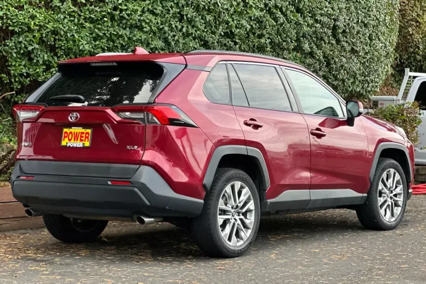2019 Toyota RAV4 XLE Premium photo 1