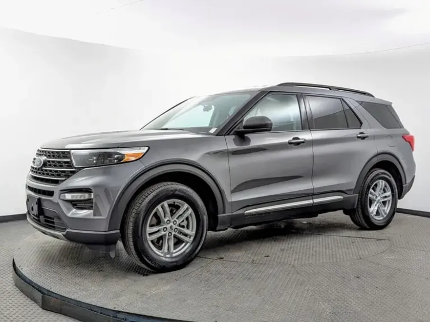 2023 Ford Explorer XLT photo 1