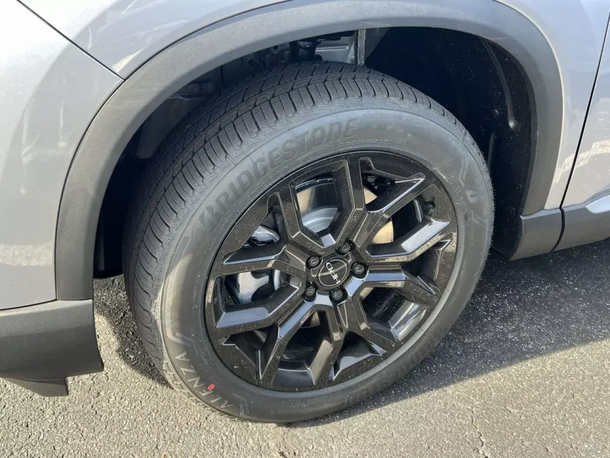 2025 Honda Pilot Touring photo 1