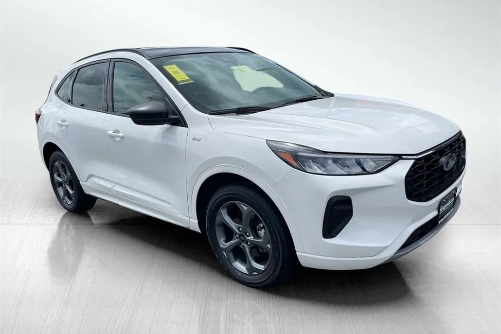 2023 Ford Escape ST-Line photo 1