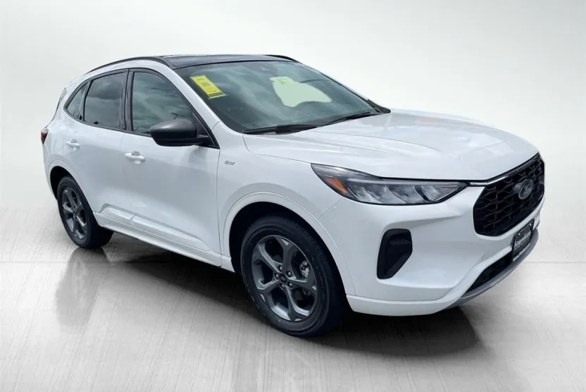 2023 Ford Escape ST-Line photo 1