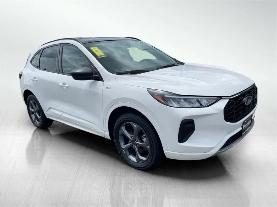 2023 Ford Escape ST-Line photo 1