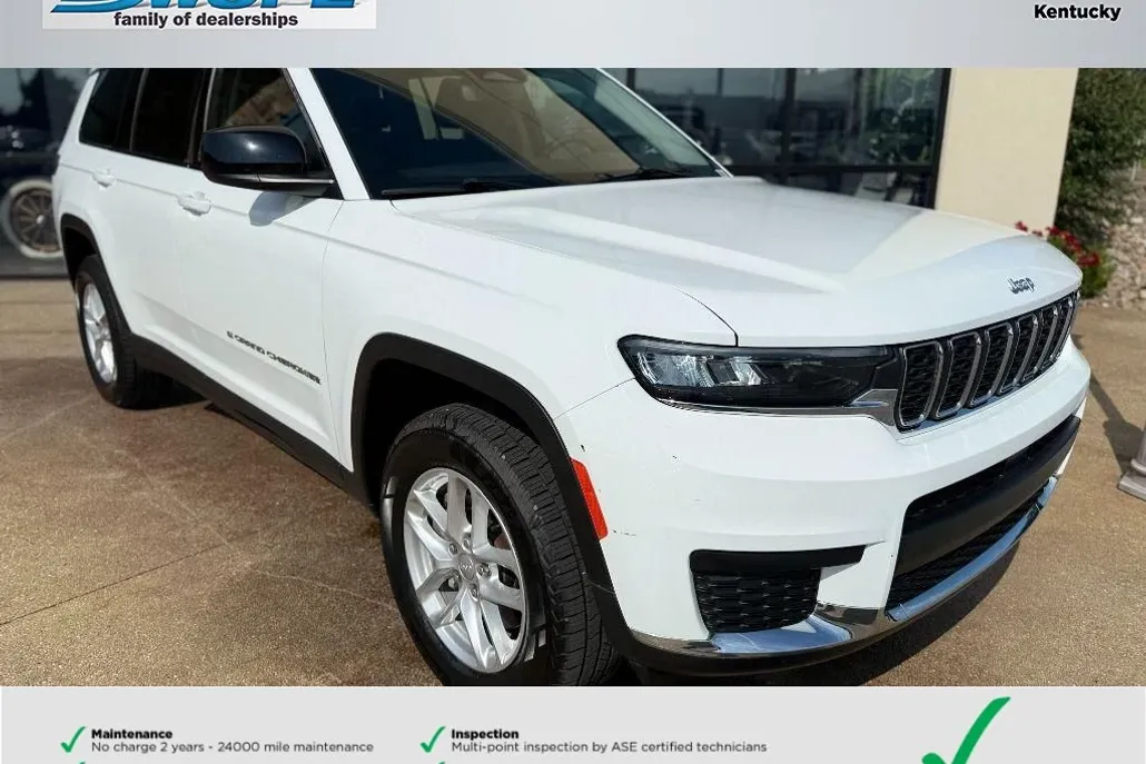 2023 Jeep Grand Cherokee Laredo photo 1