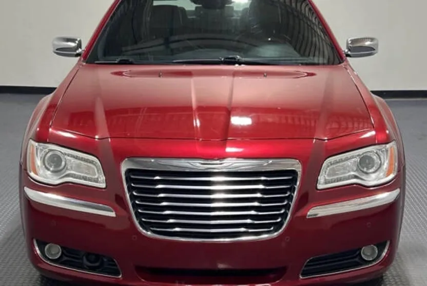 2012 Chrysler 300 Limited photo 1