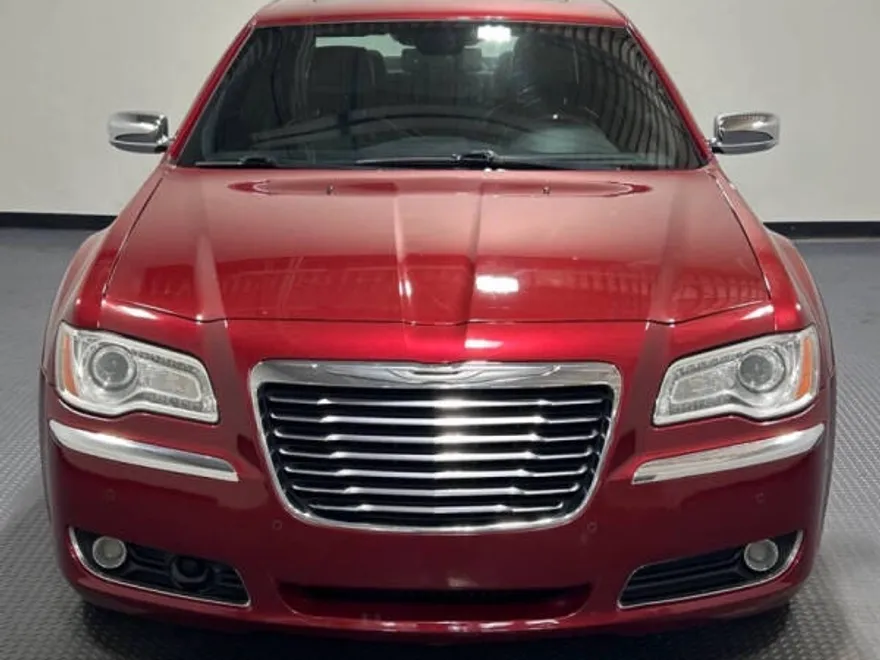 2012 Chrysler 300 Limited photo 1