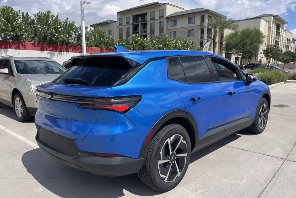 2025 Chevrolet Equinox LT photo 1