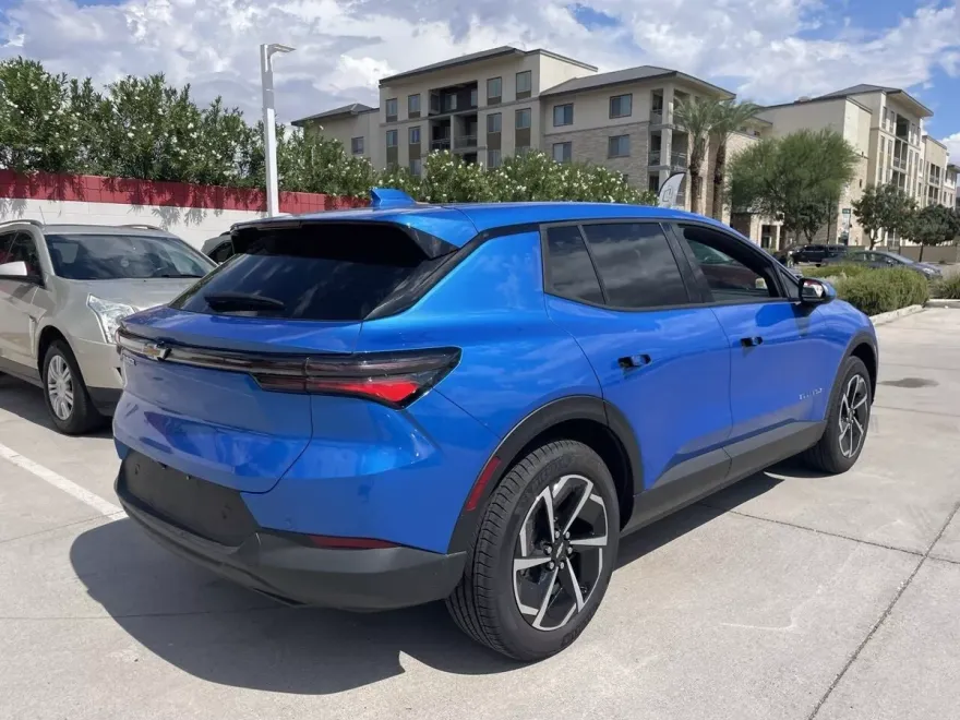 2025 Chevrolet Equinox LT photo 1
