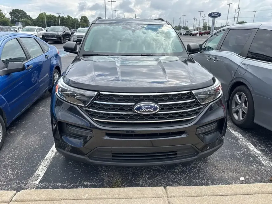 2023 Ford Explorer XLT photo 1