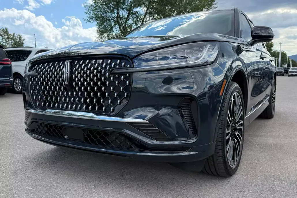 2025 Lincoln Aviator Black Label photo 1