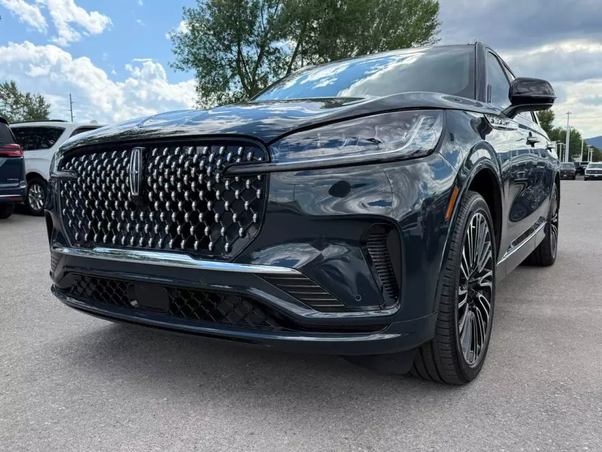 2025 Lincoln Aviator Black Label photo 1