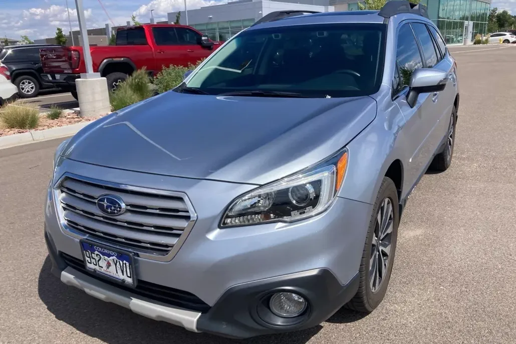 2016 Subaru Outback 3.6R Limited photo 1