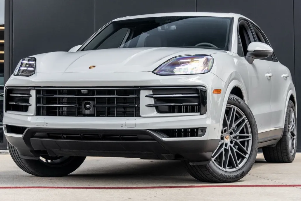 2025 Porsche Cayenne photo 1