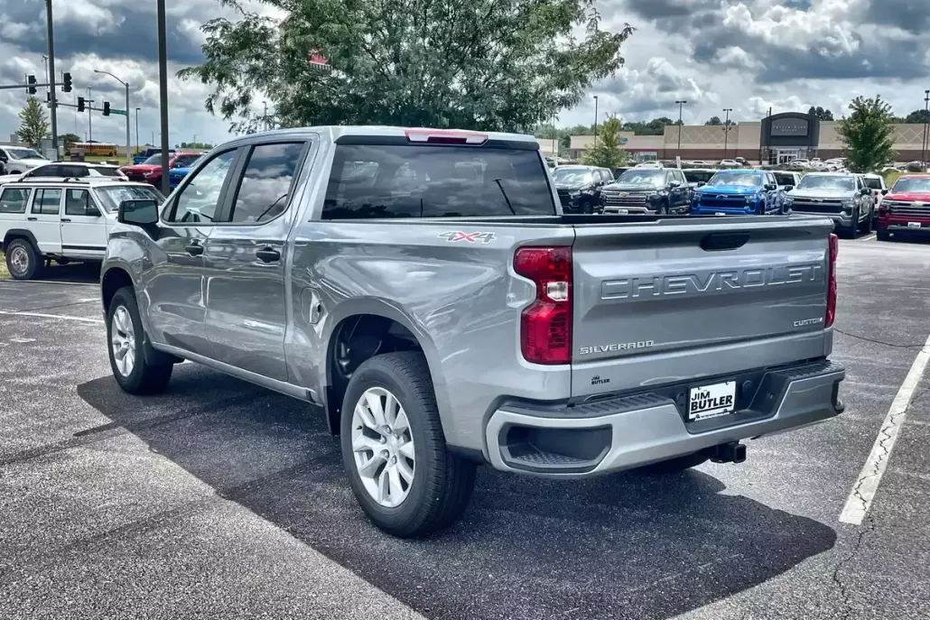 2025 Chevrolet Silverado 1500 Custom photo 1