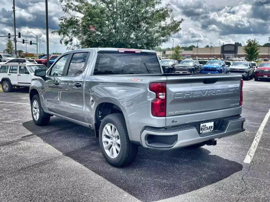 2025 Chevrolet Silverado 1500 Custom photo 1