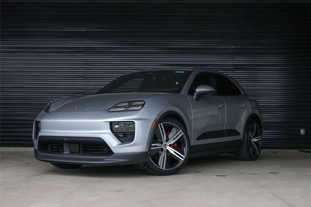 2025 Porsche Macan Electric photo 1