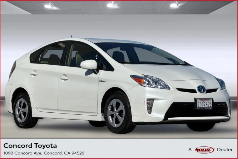 2014 Toyota Prius Two photo 1