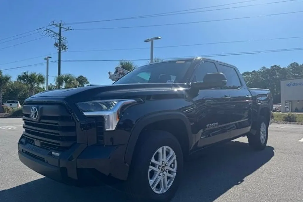 2022 Toyota Tundra SR5 photo 1