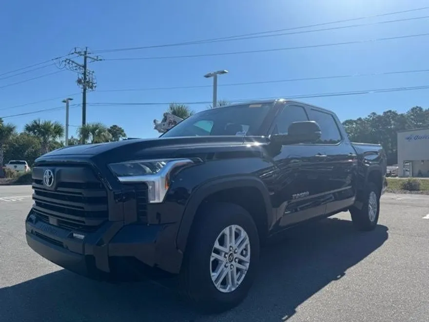 2022 Toyota Tundra SR5 photo 1