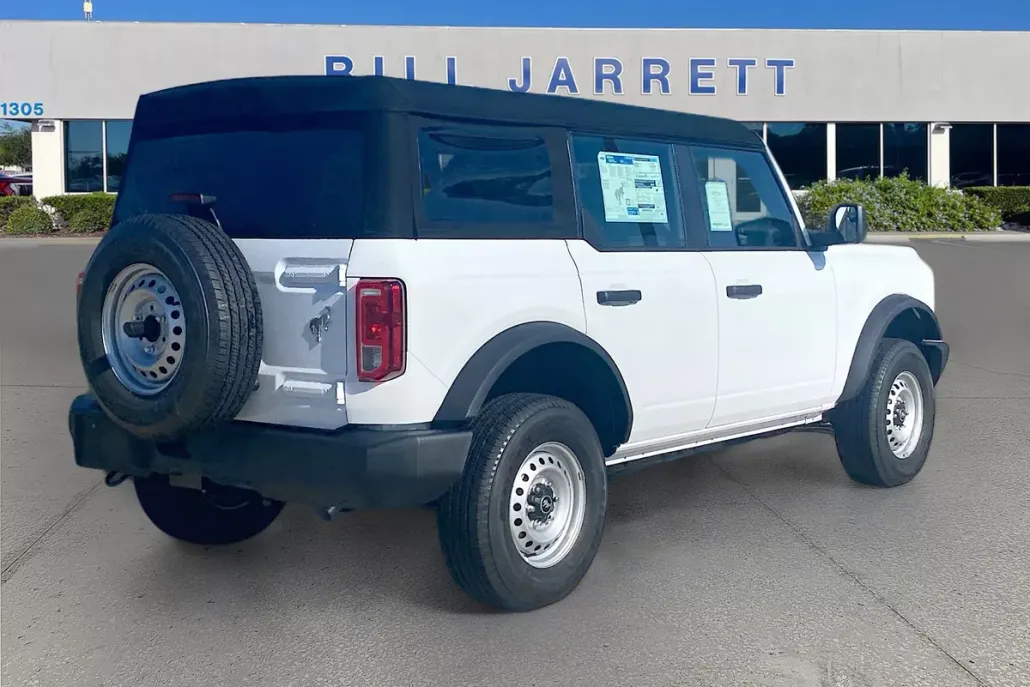 2025 Ford Bronco Base photo 1