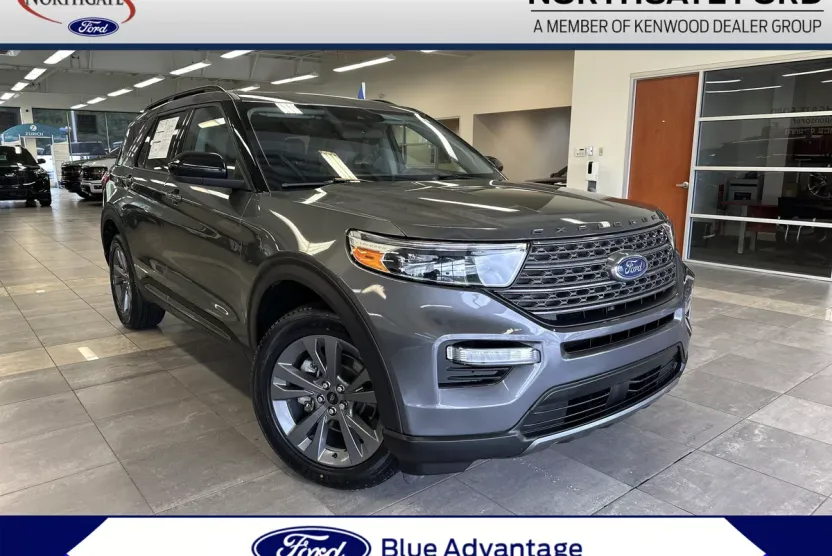 2023 Ford Explorer XLT photo 1