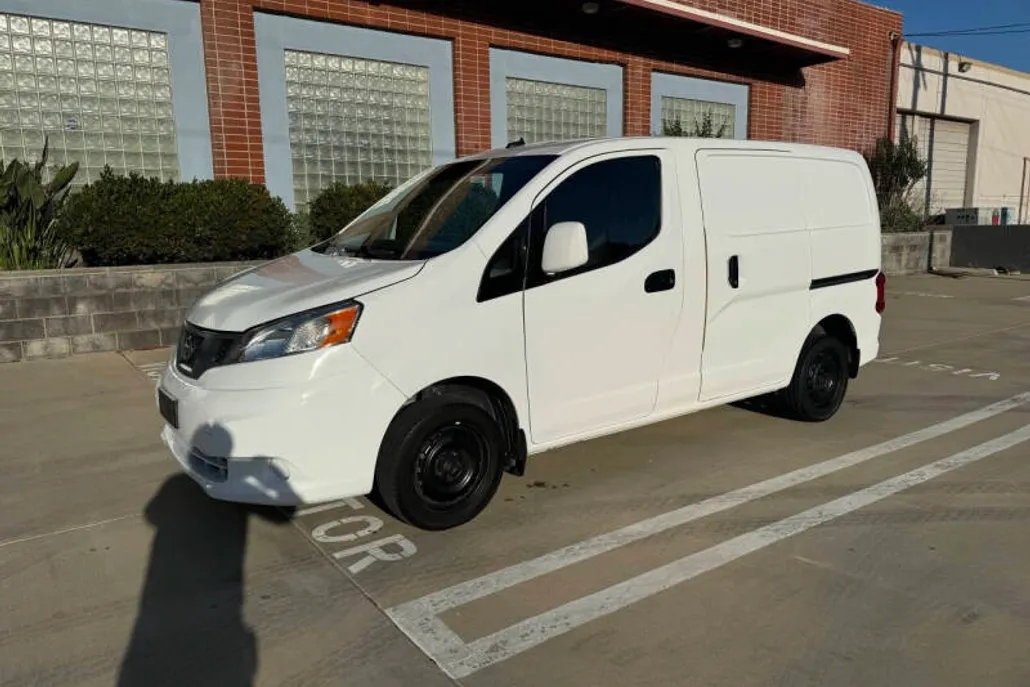 2019 Nissan NV200 SV photo 1