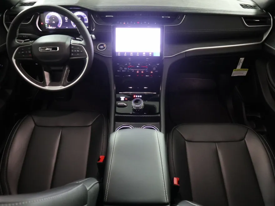 2025 Jeep Grand Cherokee Limited photo 15