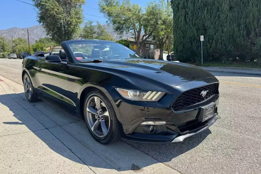 2015 Ford Mustang V6 Convertible photo 1