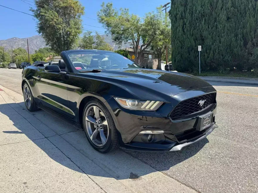 2015 Ford Mustang V6 Convertible photo 1