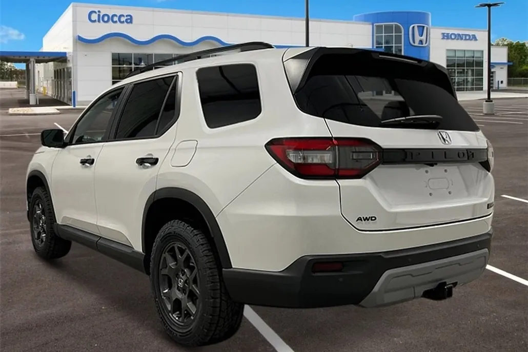 2025 Honda Pilot TrailSport photo 1