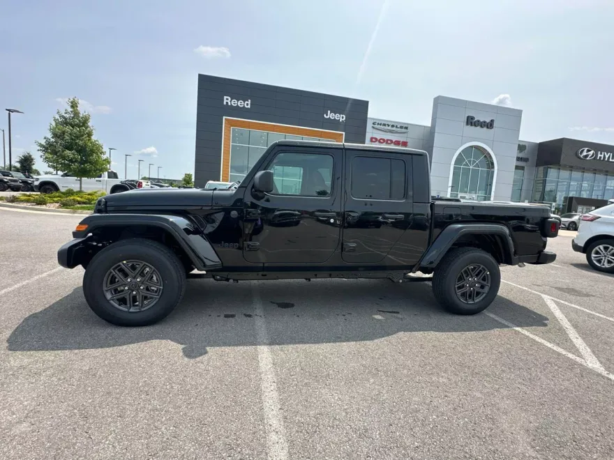 2025 Jeep Gladiator Sport S photo 1