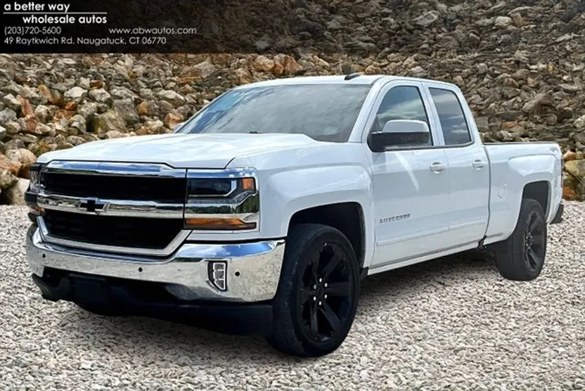 2017 Chevrolet Silverado 1500 LT photo 1