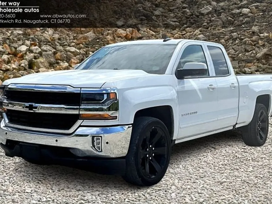 2017 Chevrolet Silverado 1500 LT photo 1