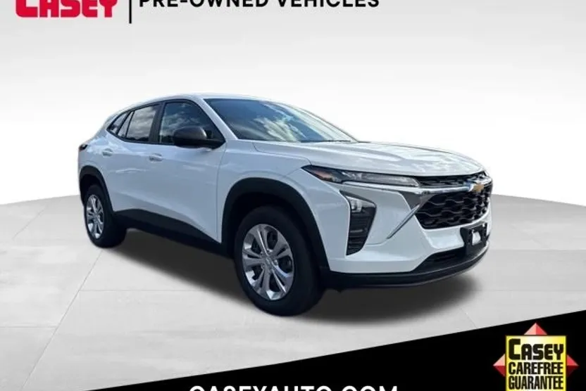 2025 Chevrolet Trax LS photo 1