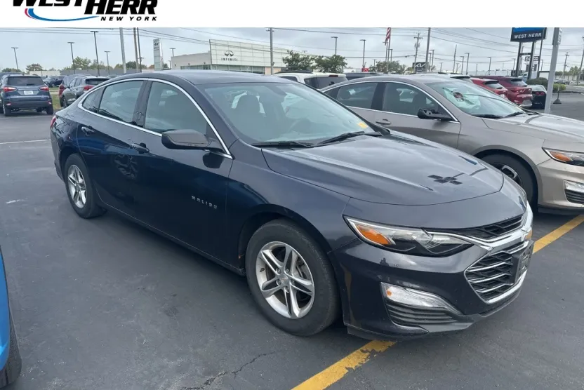 2022 Chevrolet Malibu photo 1
