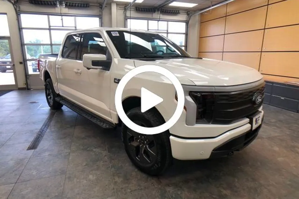 2025 Ford F-150 Lightning Lariat photo 1