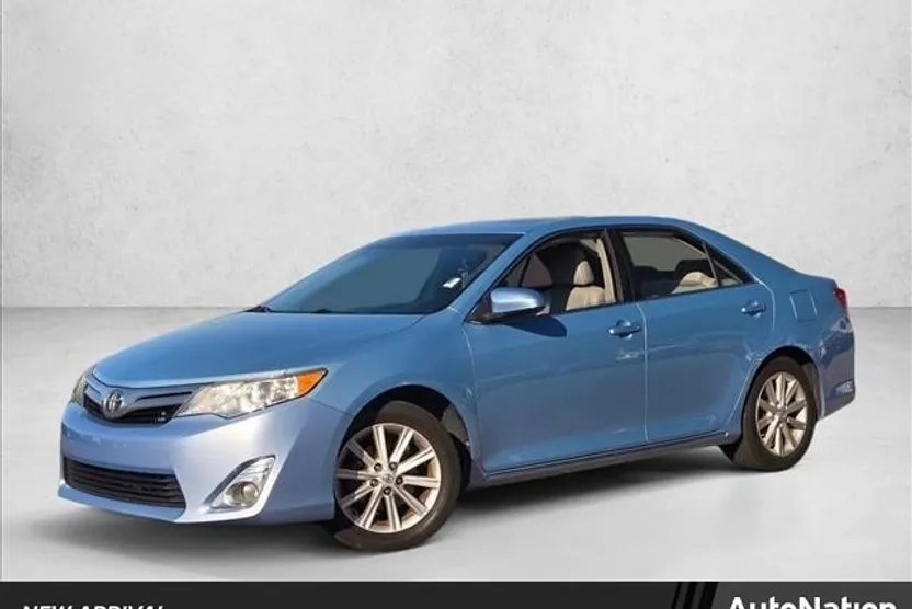 2014 Toyota Camry XLE photo 1