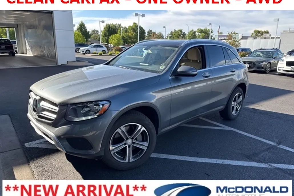 2017 Mercedes Benz GLC 300 4MATIC photo 1