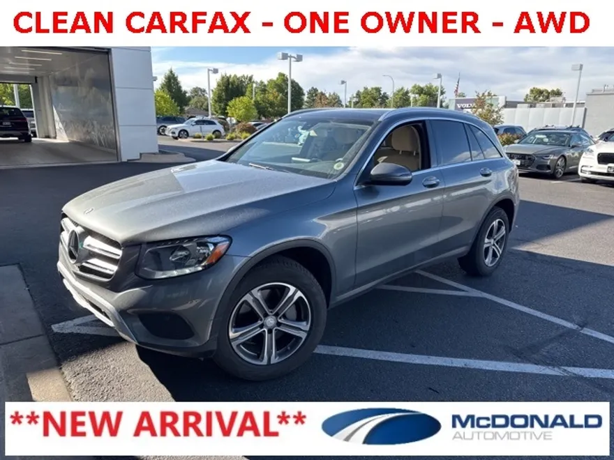2017 Mercedes Benz GLC 300 4MATIC photo 1