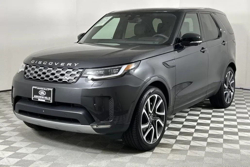 2025 Land Rover Discovery S photo 1