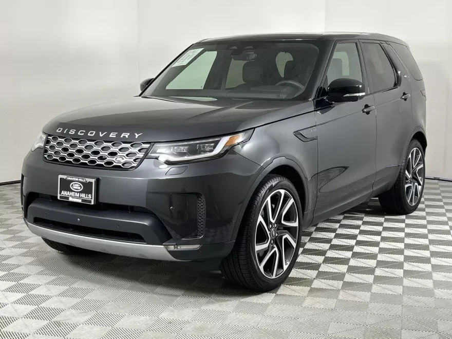 2025 Land Rover Discovery S photo 1