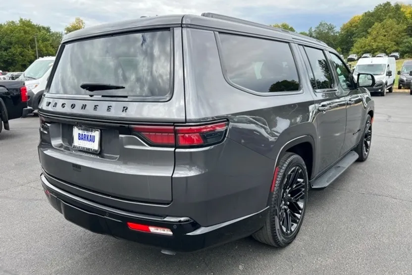 2024 Jeep Wagoneer L Series II photo 1