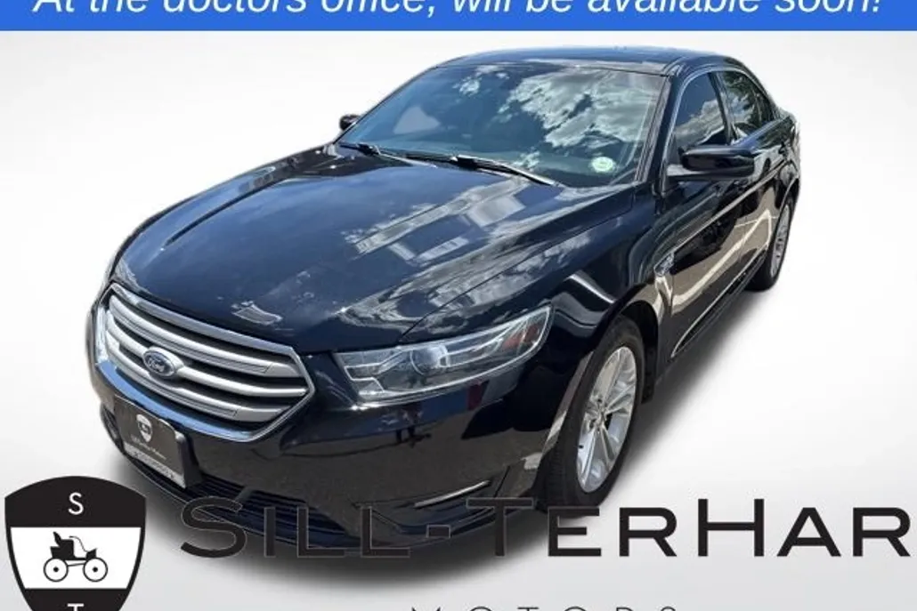 2016 Ford Taurus SEL photo 1