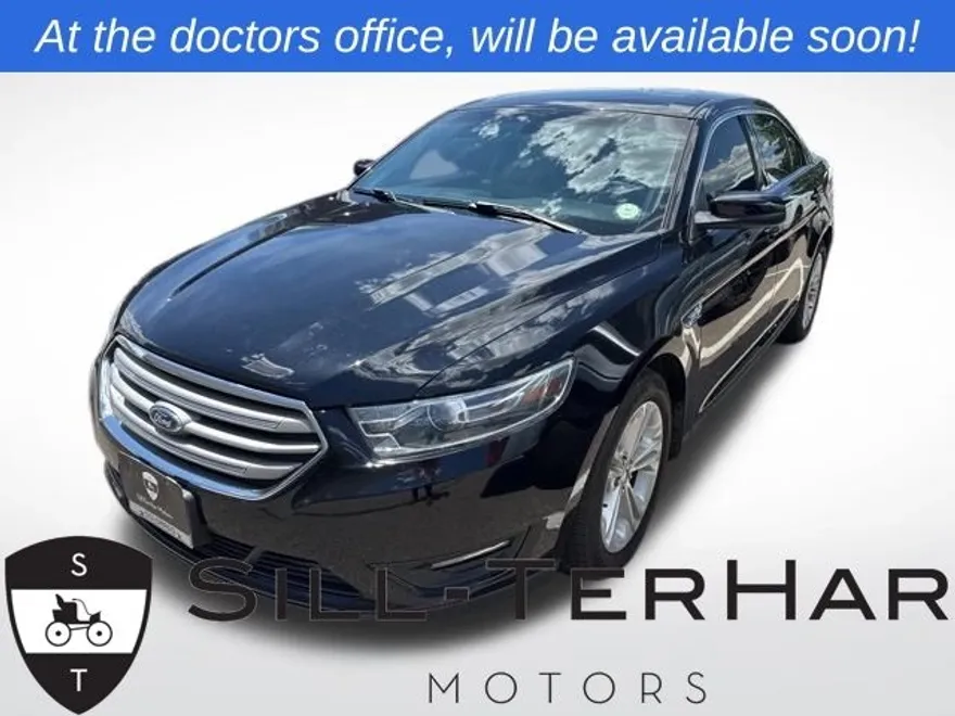 2016 Ford Taurus SEL photo 1