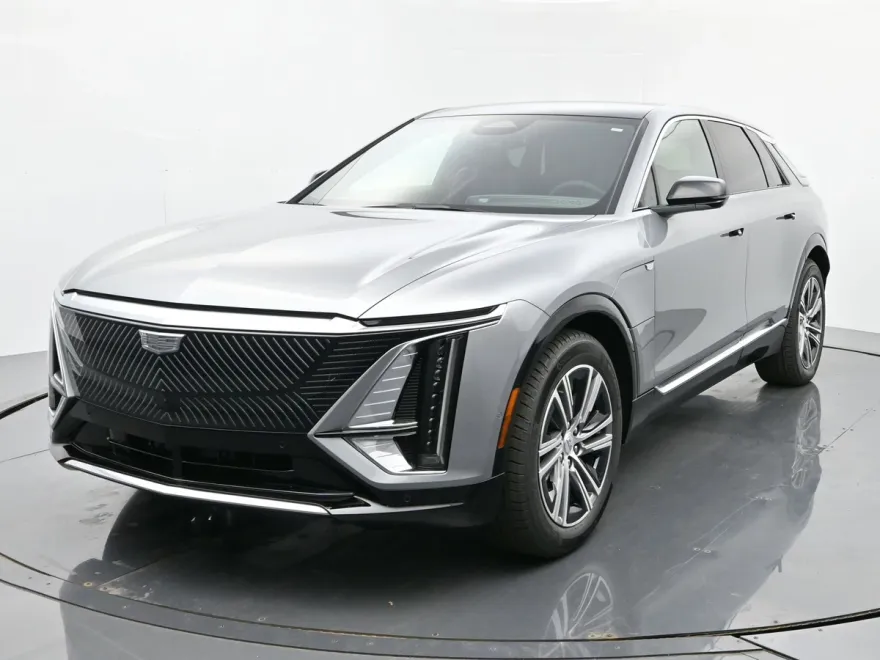 2025 Cadillac Lyriq Luxury photo 1
