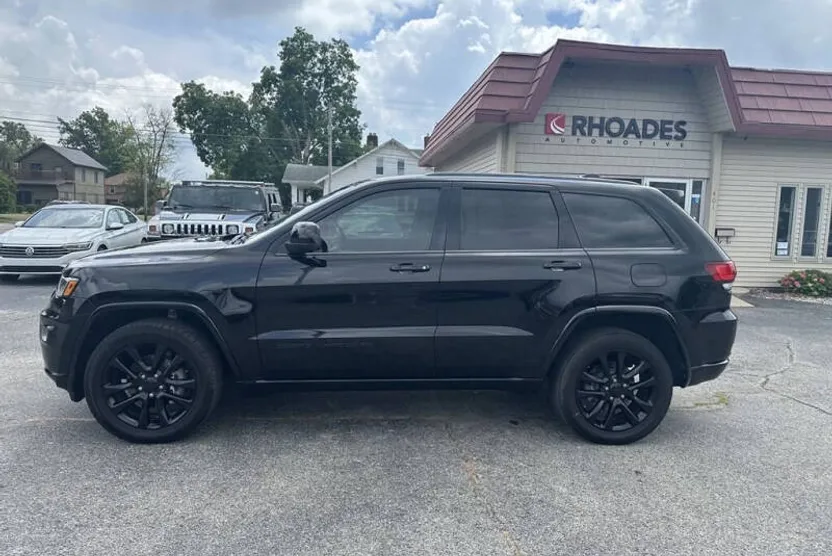 2020 Jeep Grand Cherokee Laredo photo 1