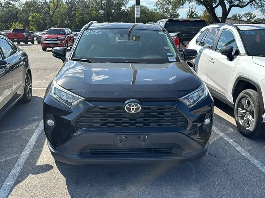 2020 Toyota RAV4 XLE photo 1
