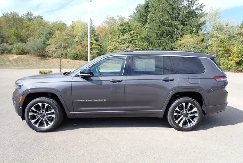 2022 Jeep Grand Cherokee Overland photo 1