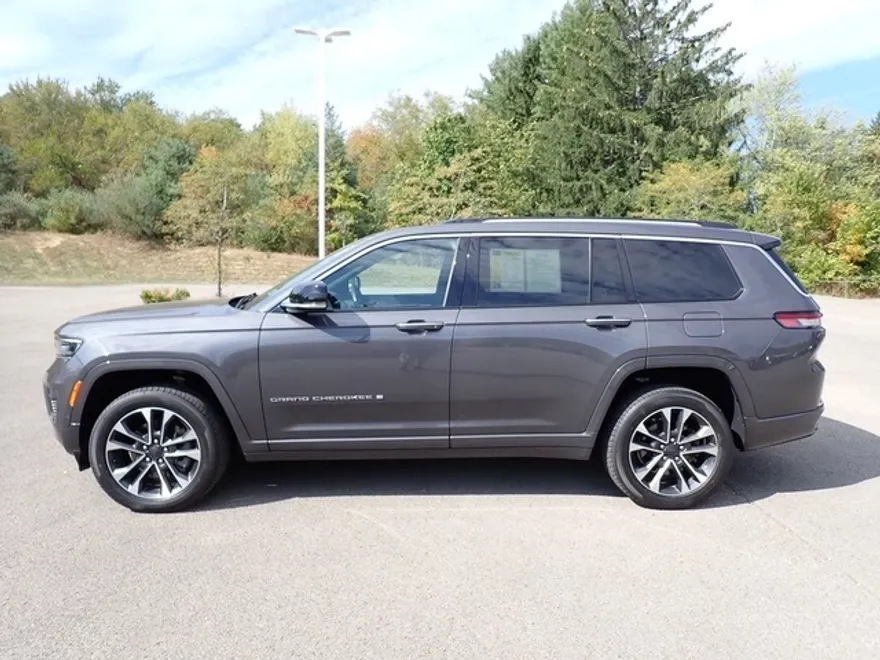 2022 Jeep Grand Cherokee Overland photo 1